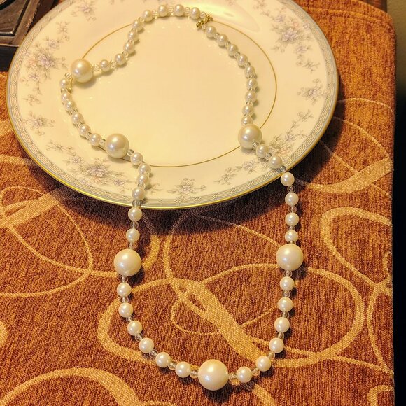 Vintage 80s Trifari Necklace Faux Pearls Gold Tone Cone and Clear Bead Spacers - Picture 5 of 7